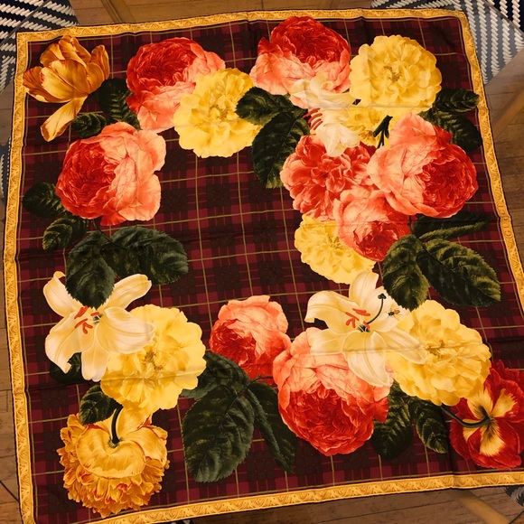 Beautiful Gucci Vintage Silk Scarf!! - Picture 1 of 4